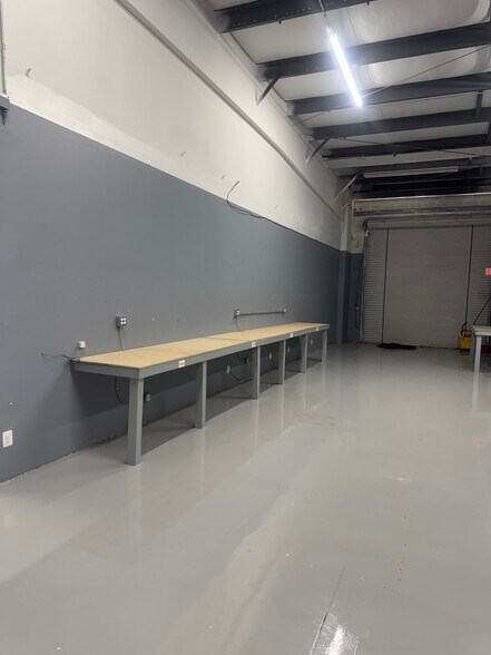 More Photos Of 1410 Park Ln S, Jupiter Warehouse For Lease