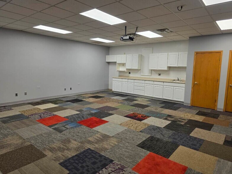 More Photos Of 1115 Commercial Ave, Reedsburg Service For Lease