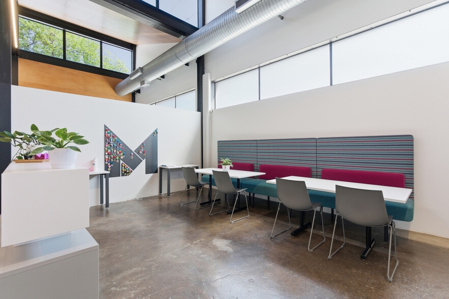 More Photos Of 311-321 Sixth St, San Antonio Office For Sale