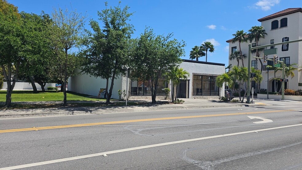 More Photos Of 202 N Federal Hwy, Lake Worth Restaurant For Sale