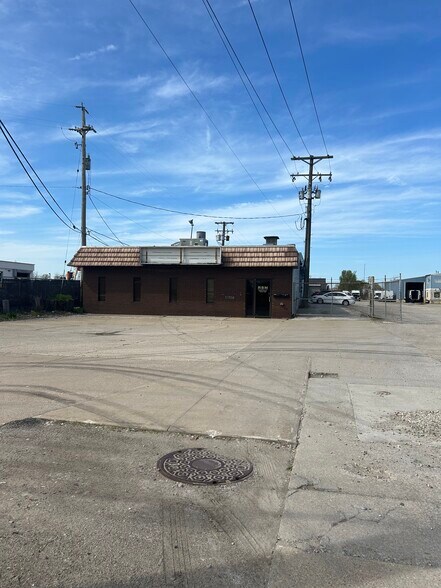Primary Photo Of 15708 Brookpark Rd, Brook Park Warehouse For Lease