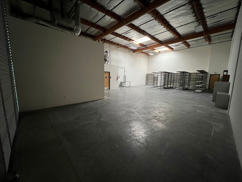 More Photos Of 5581 Daniels St, Chino Warehouse For Lease