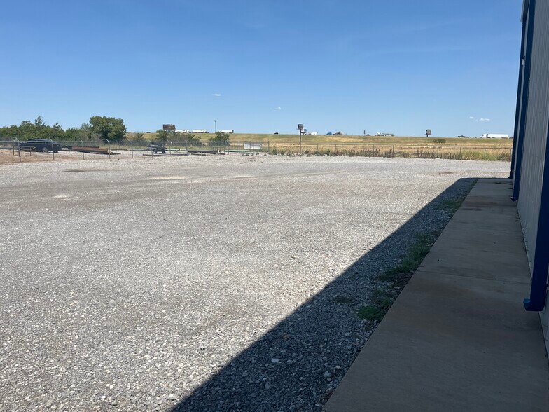 More Photos Of 911 SE 35th St, El Reno Warehouse For Sale
