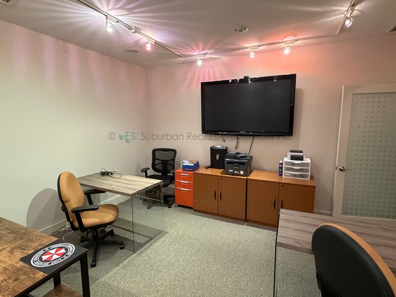 More Photos Of 2600 Beverly Dr, Aurora Light Distribution For Sale