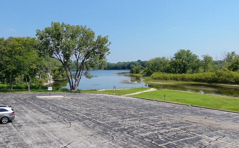 More Photos Of 7115 Windsor Lake Pky, Loves Park Office For Lease