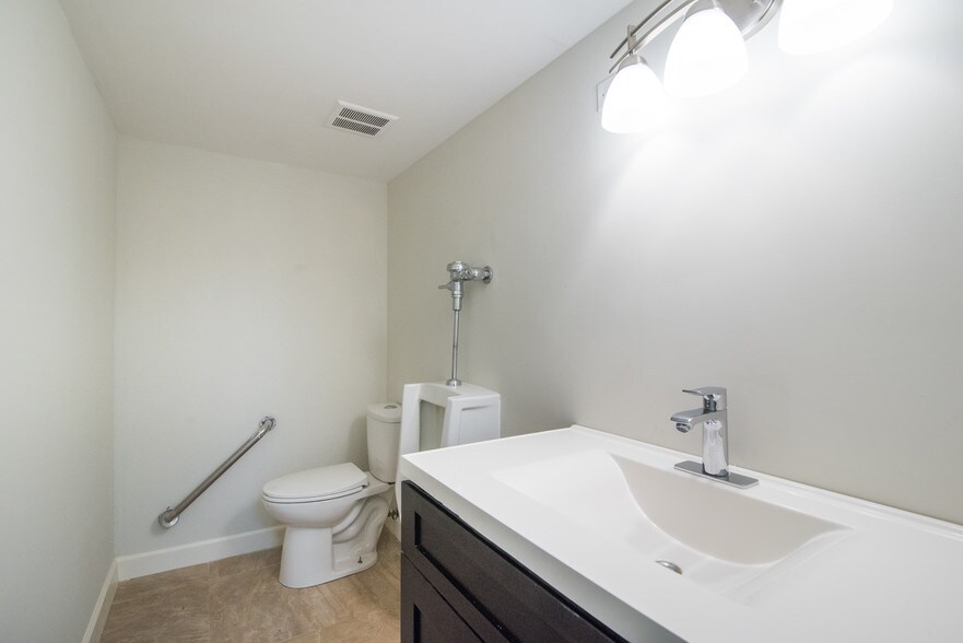 More Photos Of 3035 E Commercial Blvd, Fort Lauderdale Medical For Sale