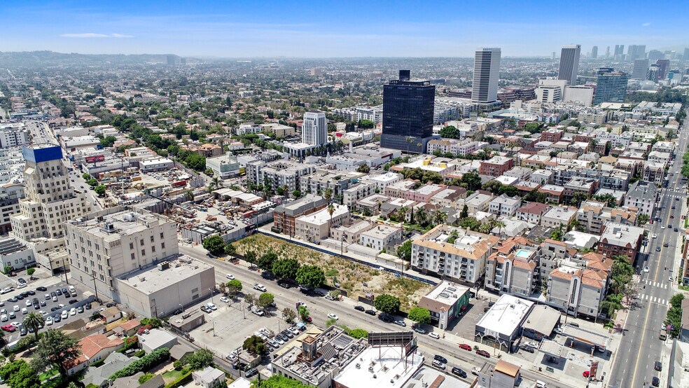 More Photos Of 639 S La Brea Ave, Los Angeles Land For Lease