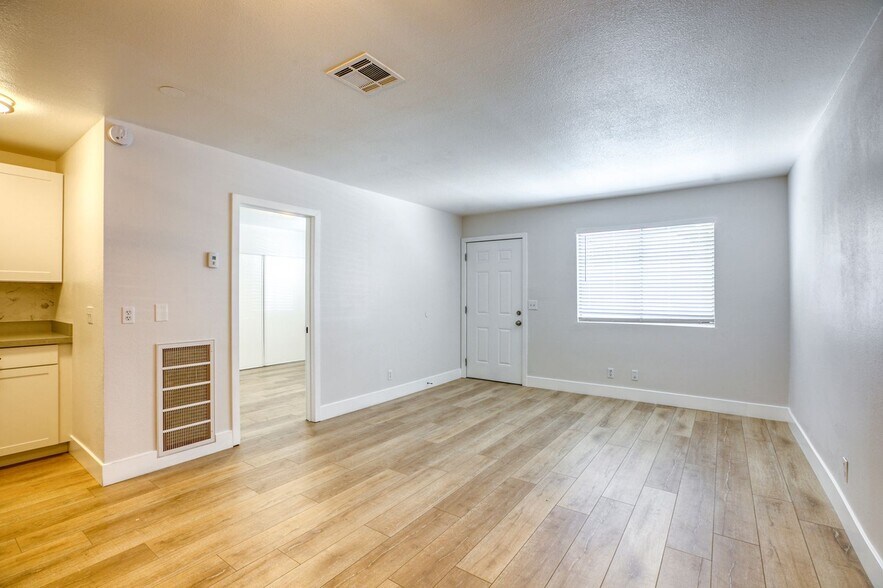 More Photos Of 317 S 9th St, Las Vegas Apartments For Sale