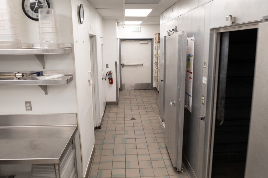 More Photos Of 74225 Highway 111, Palm Desert Restaurant For Lease