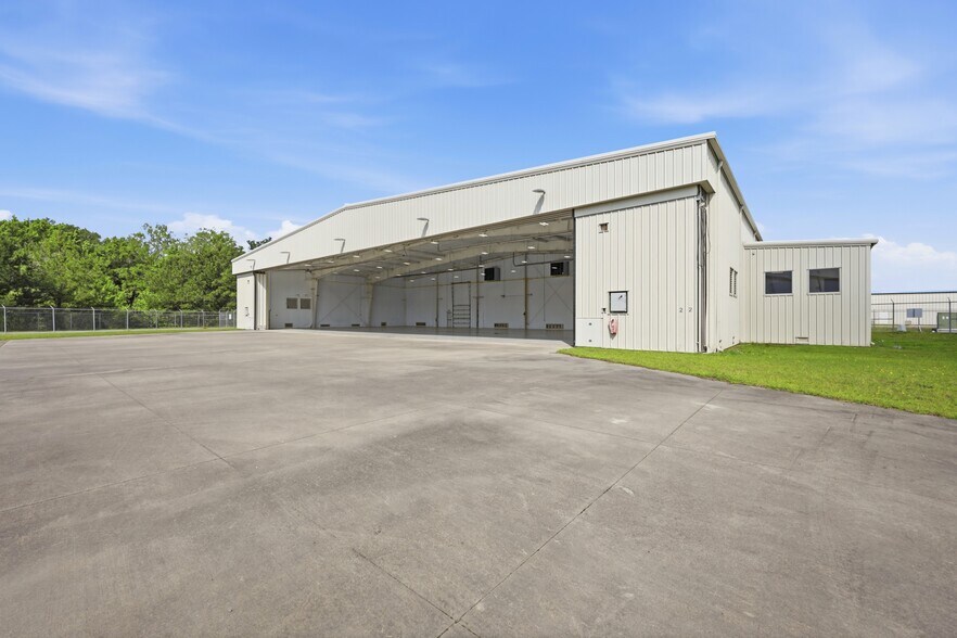 More Photos Of 1185 N Memorial Dr, Greenville Airplane Hangar For Lease