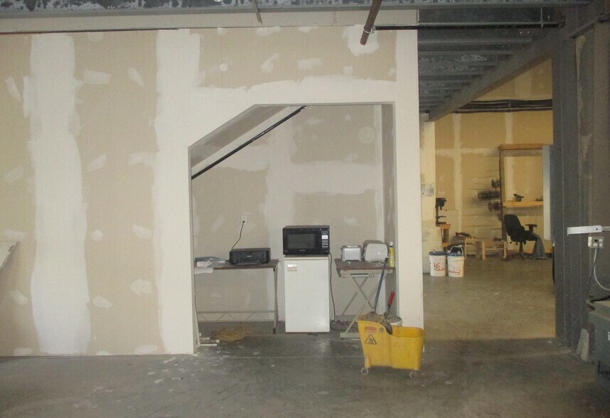 More Photos Of 8800 Venture Ave SE, Calgary Warehouse For Lease