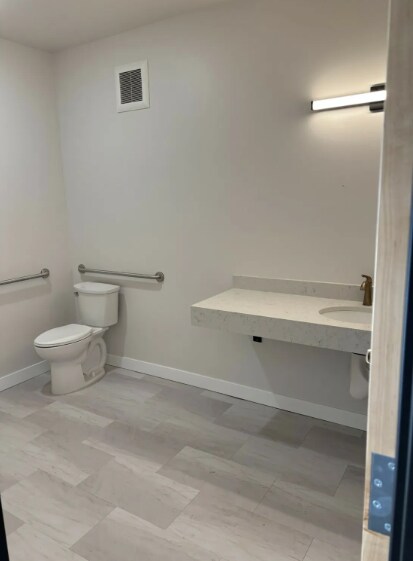 More Photos Of 116-118 W Main St, Madelia Apartments For Lease