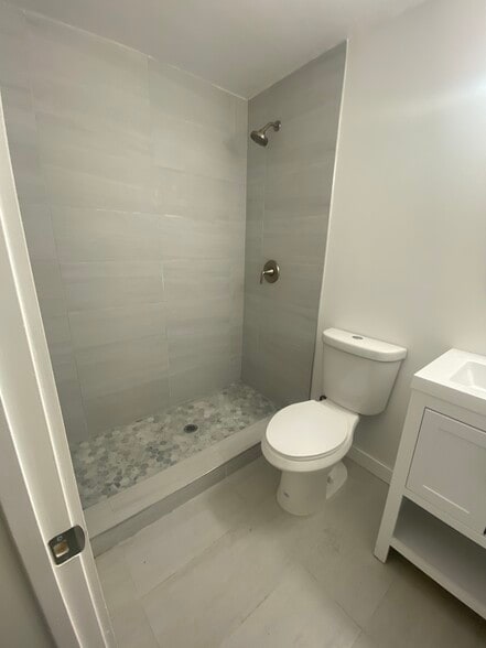 More Photos Of 401 SW 7th Ave, Fort Lauderdale Apartments For Sale