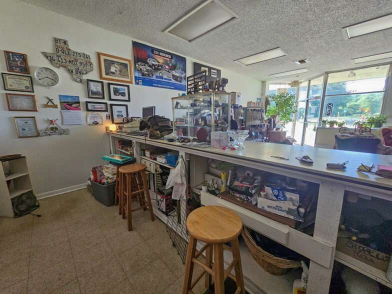 More Photos Of 1420 E Palestine Ave, Palestine Flex For Sale