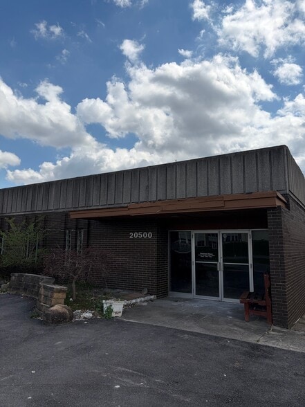 More Photos Of 20500 Miles Pky, Warrensville Heights Warehouse For Sale