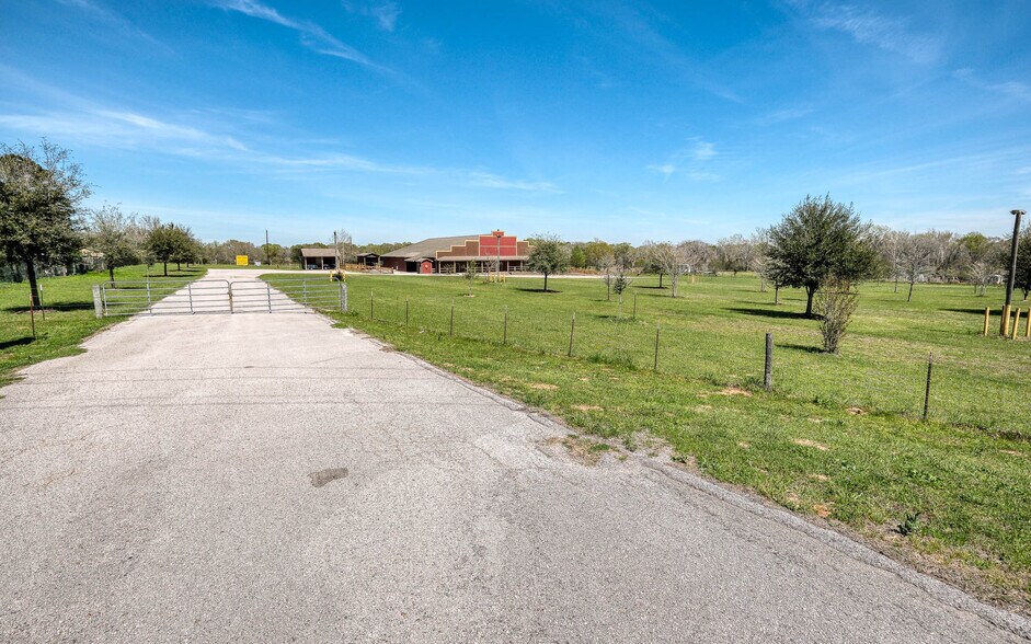 More Photos Of 48600 US-290 BUS, Hempstead Land For Sale