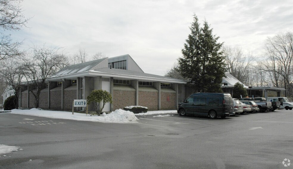 More Photos Of 39 S Main St, Middleton Freestanding For Lease