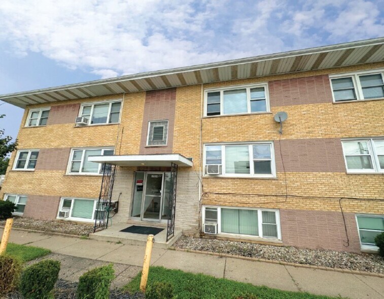 More Photos Of 17933 Torrence Ave, Lansing Multifamily For Sale