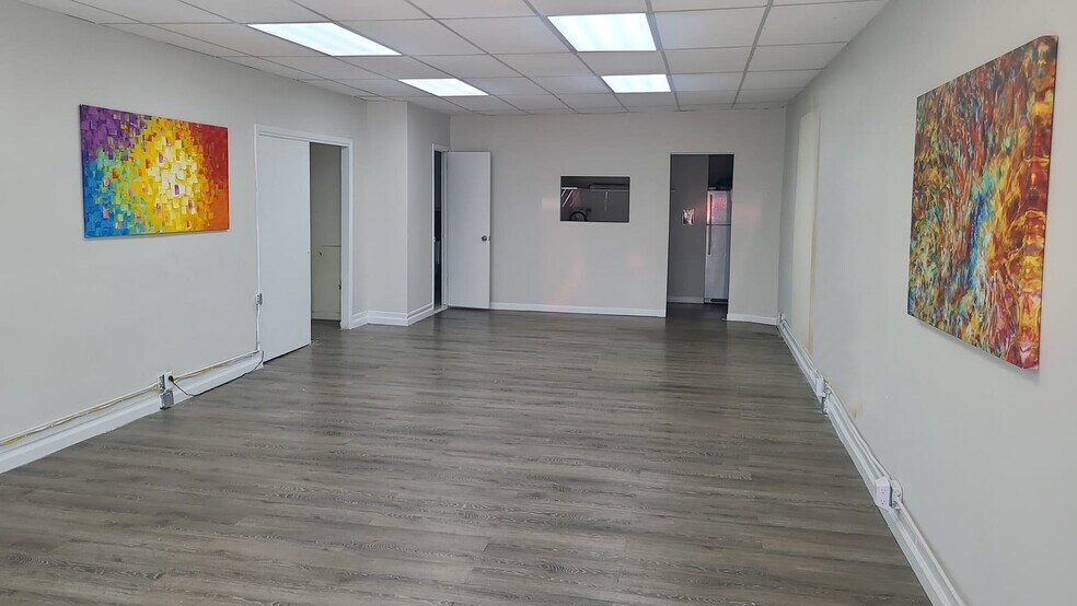 Primary Photo Of 9-19 Bayveiw, Inwood Storefront Retail Office For Lease