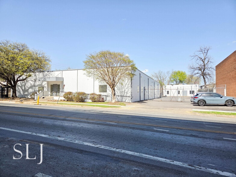 Primary Photo Of 1100 S Akard St, Dallas Flex For Lease