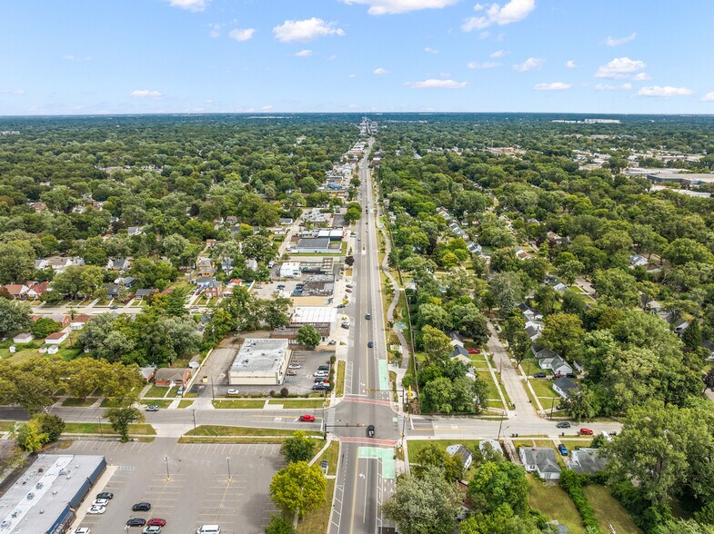 More Photos Of 10840-10850 W 9 Mile Rd, Oak Park Freestanding For Lease