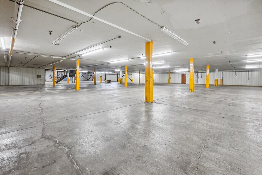 More Photos Of 800 Rue Pierre-Caisse, Saint-jean-sur-richelieu Manufacturing For Lease