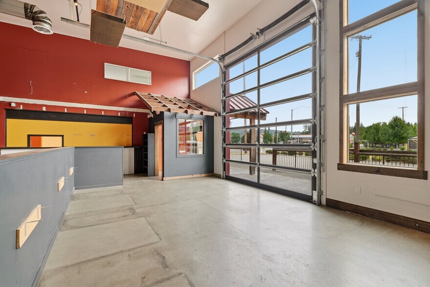 More Photos Of 4110 S Bowdish Rd, Spokane Light Distribution For Sale