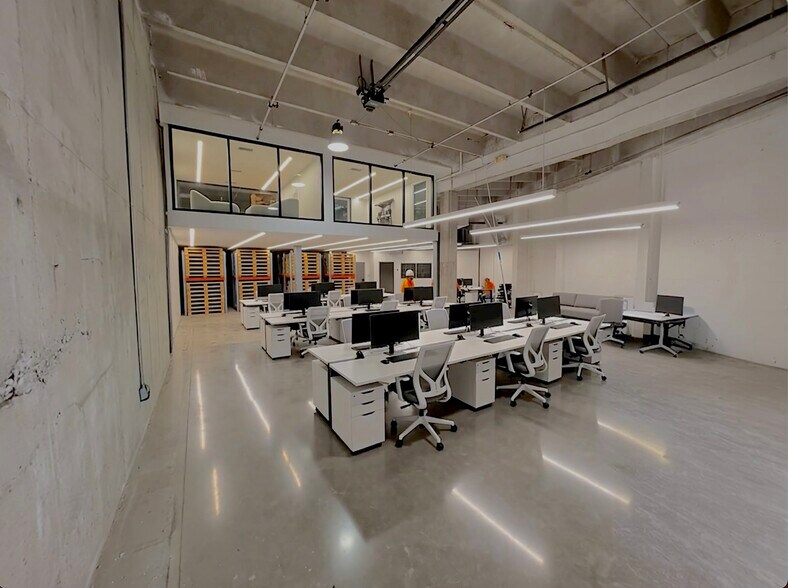 More Photos Of 2261-2299 NE 164th St, Aventura Warehouse For Lease