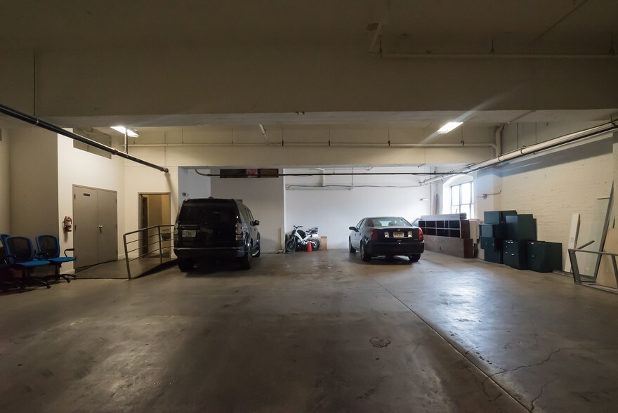 More Photos Of 2424 18th St NW, Washington Office For Lease