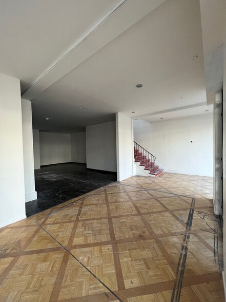 More Photos Of 853-857 N La Cienega Blvd, West Hollywood Restaurant For Lease