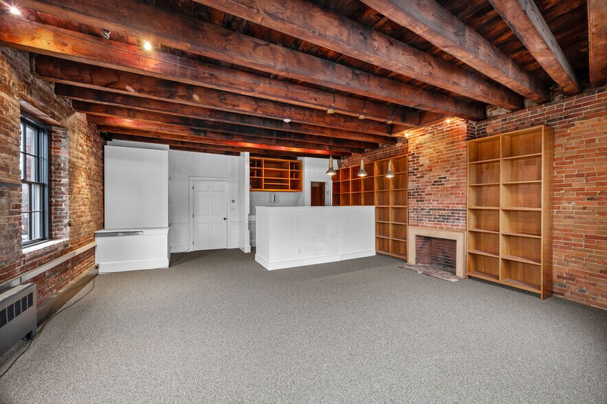 More Photos Of 2 Liberty St, Newburyport Office For Lease