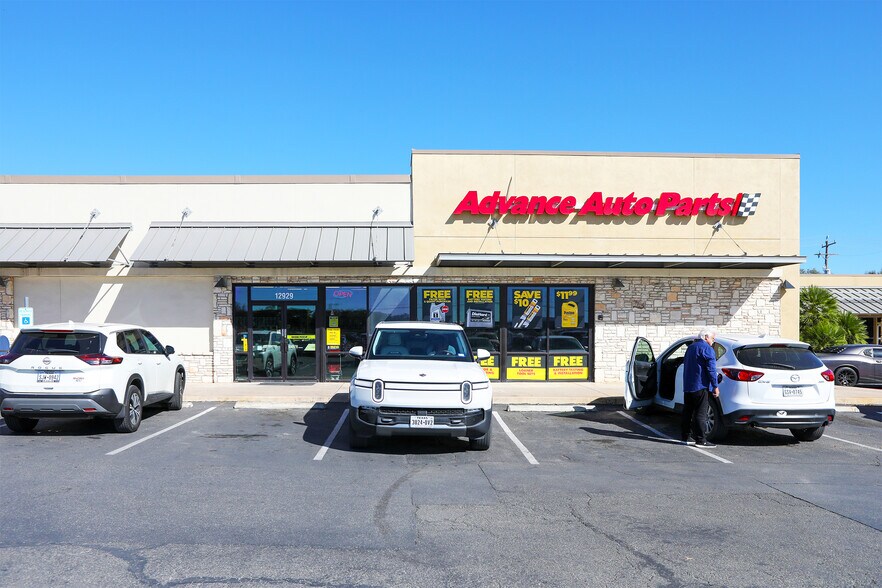 More Photos Of 12908-12932 Bandera Rd, Helotes General Retail For Sale