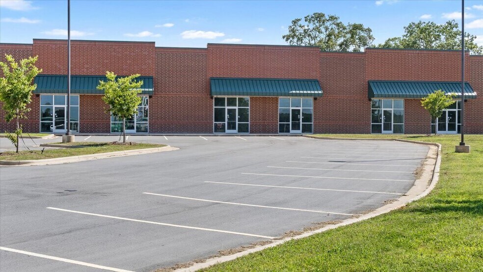 More Photos Of 40 Industrial Park Dr, Henderson Medical For Lease