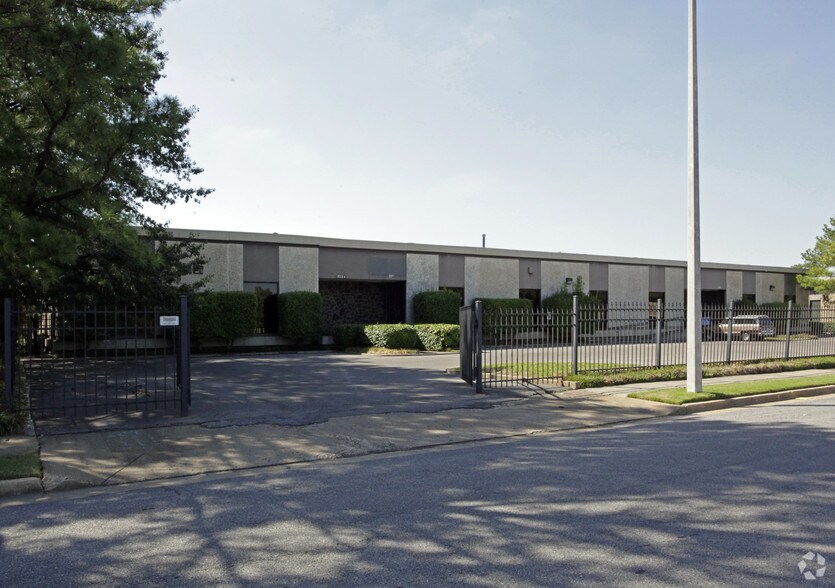 More Photos Of 3101-3111 Directors Row, Memphis Light Distribution For Lease