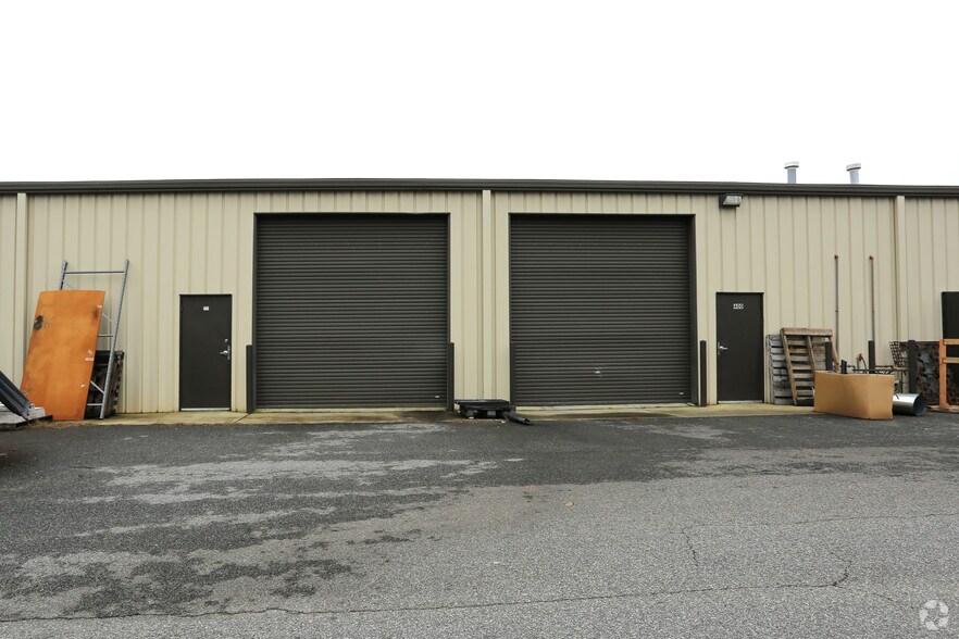 More Photos Of 6020 Parkway North Dr, Cumming Light Distribution For Lease