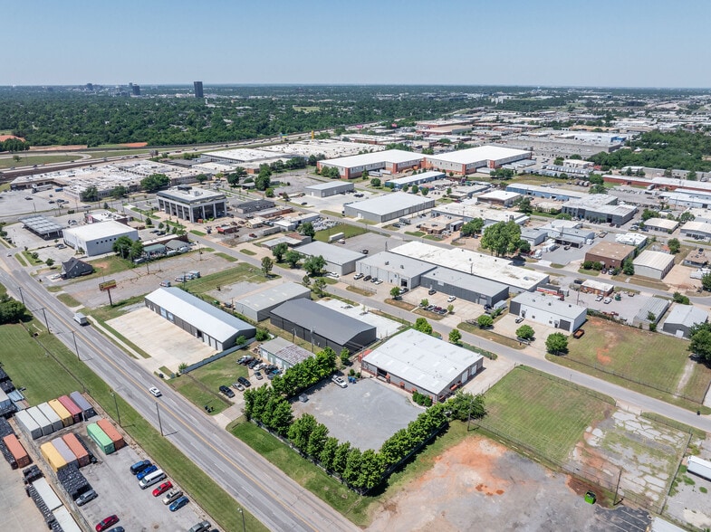 More Photos Of 116 NE 37th St, Oklahoma City Warehouse For Lease