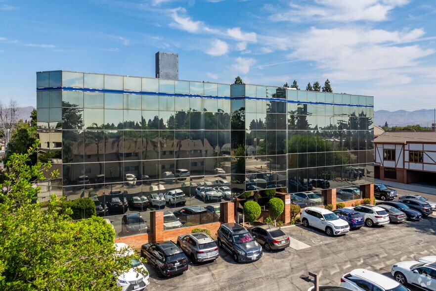 More Photos Of 15650 Devonshire St, Granada Hills Office For Lease