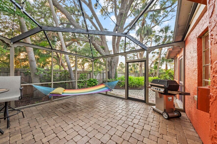 More Photos Of 941 Virginia Dr, Sarasota Specialty For Sale