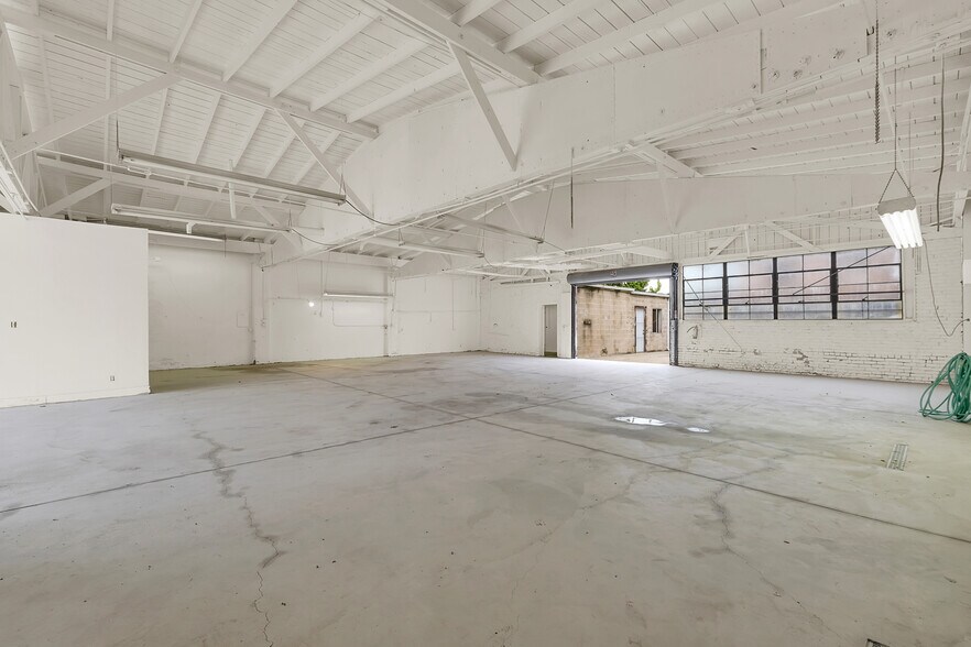 More Photos Of 2860 38th Ave, Oakland Auto Repair For Sale
