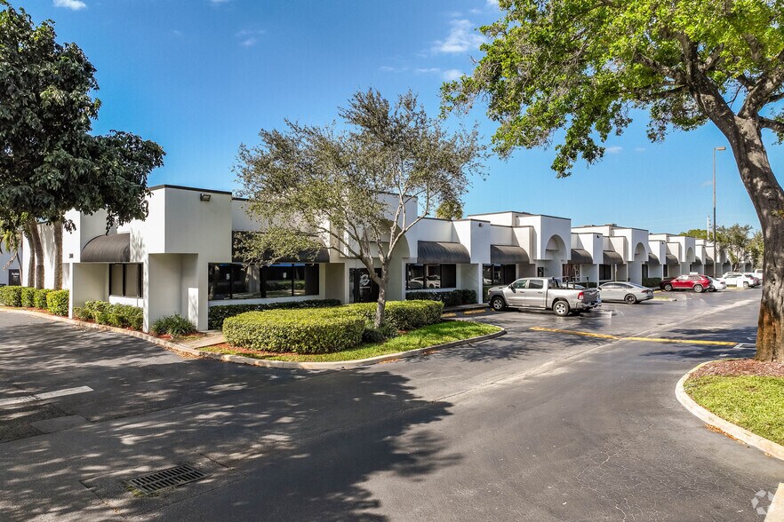 More Photos Of 6555 N Powerline Rd, Fort Lauderdale Light Manufacturing For Lease