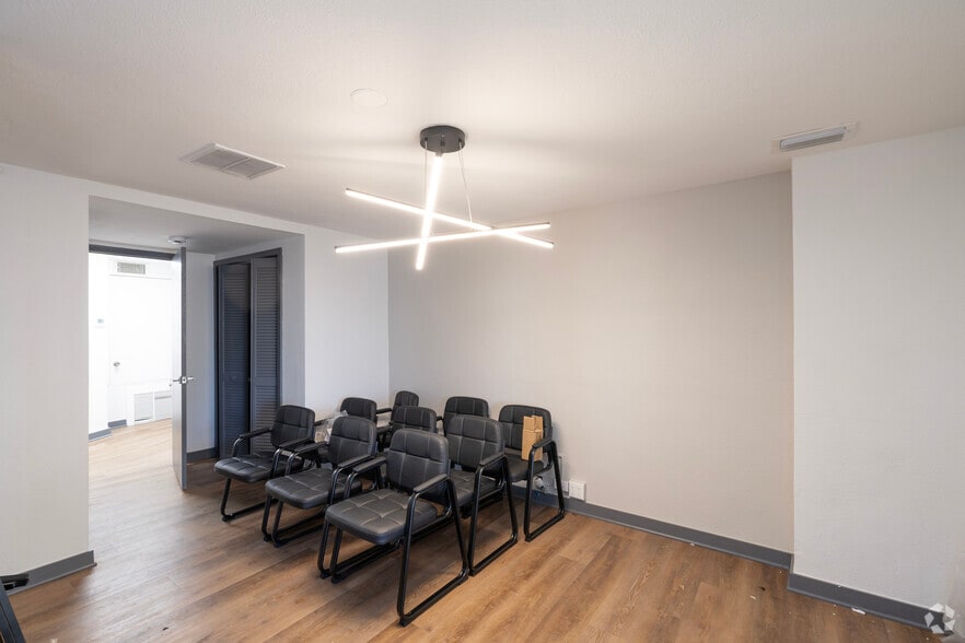 More Photos Of 522 9th St W, Bradenton Medical For Lease