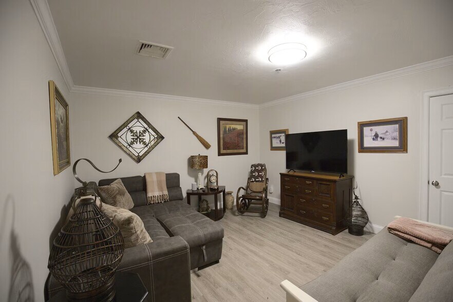 More Photos Of 453 Main St, Hyannis Freestanding For Sale