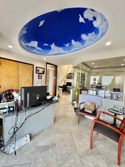 More Photos Of 19 Suffolk St, Freeport Office For Sale