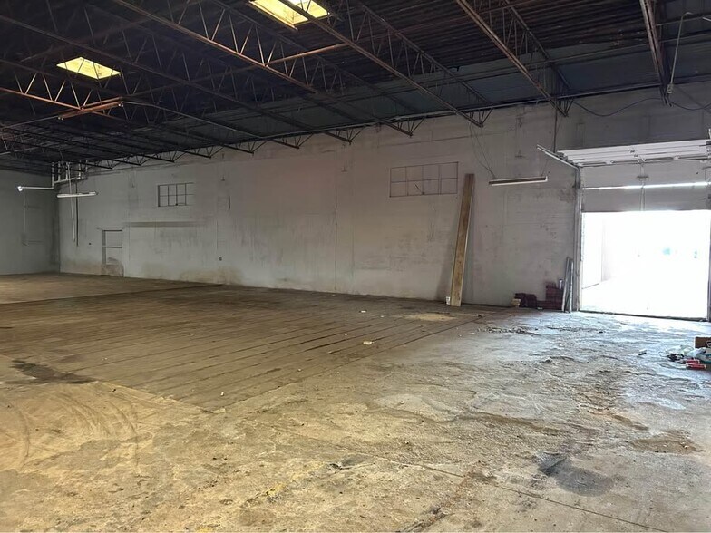 More Photos Of 204 McCreary St, Fort Branch Light Manufacturing For Sale