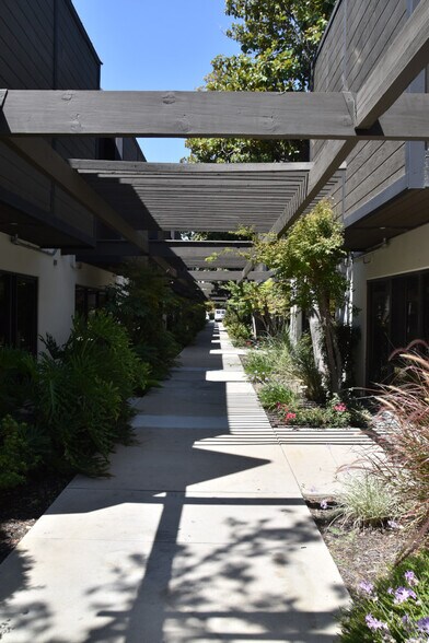 More Photos Of 5115 Douglas Fir Rd, Calabasas Warehouse For Lease