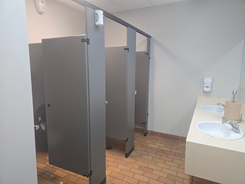 More Photos Of 5201 44 St, Bonnyville Industrial For Sale