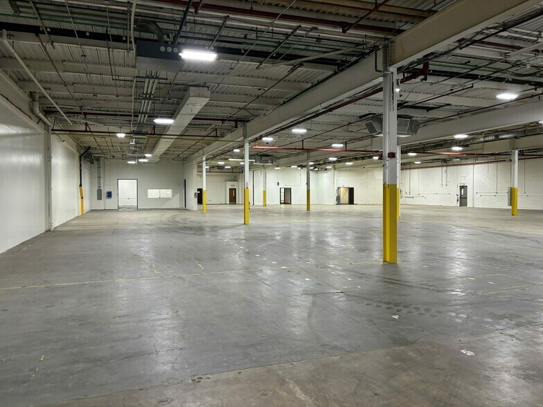 More Photos Of 562 Captain Neville Dr, Waterbury Manufacturing For Lease