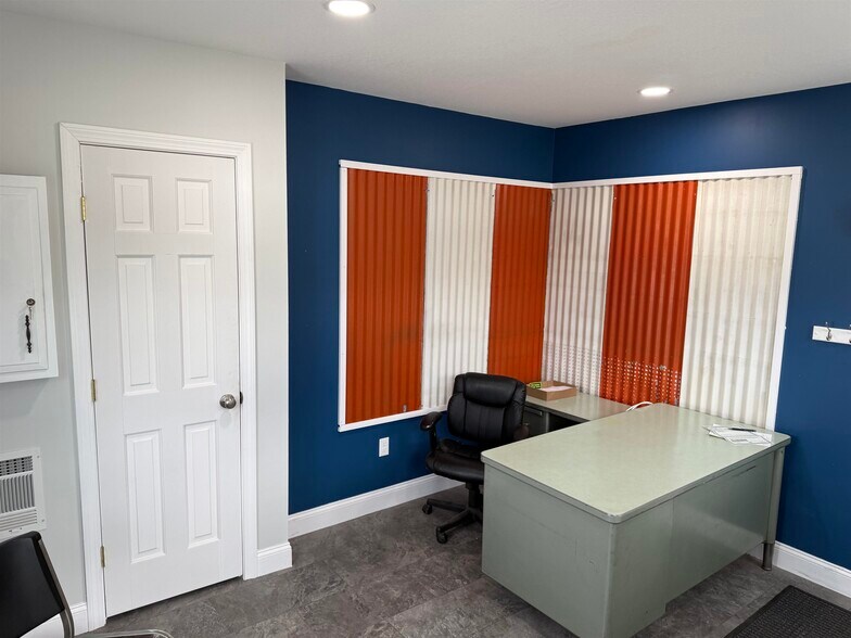 More Photos Of 45 Main St, Conway Office For Lease