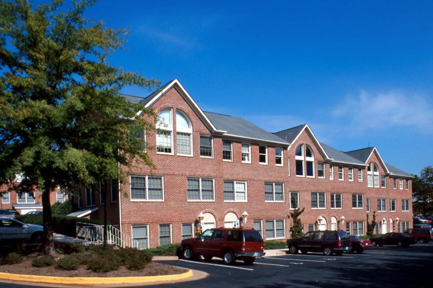 More Photos Of 9668-9683 Main St, Fairfax Medical For Lease