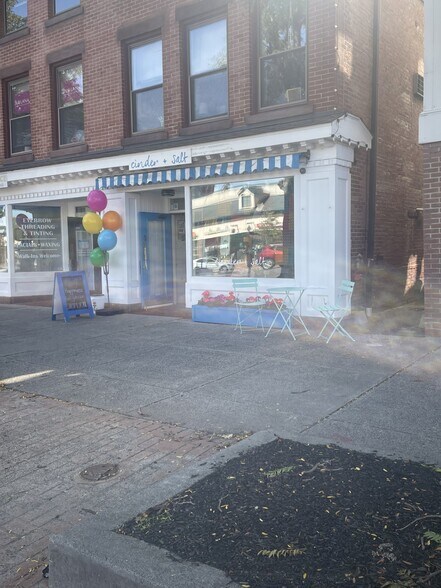 Primary Photo Of 193 Main St, Middletown General Retail For Lease